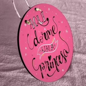 Placa Decorativa – Aqui Dorme Uma Princesa