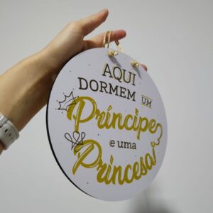 Placa Decorativa Mdf – Aqui Dorme Um Príncipe E Uma Princesa
