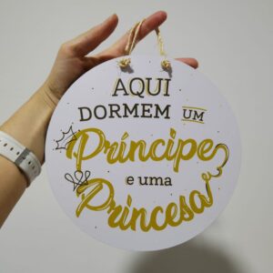 Placa Decorativa Mdf – Aqui Dorme Um Príncipe E Uma Princesa