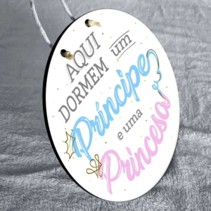 Placa Decorativa – Aqui Dormem Um Príncipe E Uma Princesa Fundo Branco